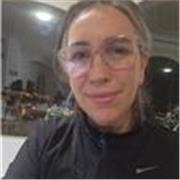 Profesora de ciencias sociales adaptable a las necesidades de todos los niveles educativos