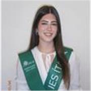 Me defino como una persona con calma y ganas de enseñar. Estaría encantada de ayudar en un nivel de primaria o eso