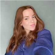 Soy una chica joven, graduada y apasionada del marketing, la publicidad y el diseño.