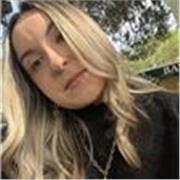 Profesora de lengua castellana y literatura desde primaria hasta secundaria.