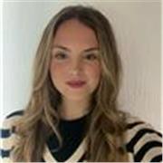 Maestra, graduada en Educación Primaria y con dos años de experiencia trabajando en el extranjero ofrece clases de inglés. 