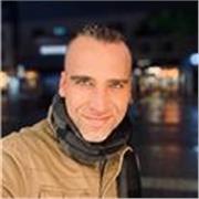 Profesor de inglés por más de 10 años y examinador en activo para Cambridge Assessment English. 