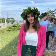 Ho frequentato il liceo scientifico G.Ulivi e mi sono appena laureata in Chimica presso l’Università di Parma