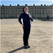 Professionnel scientifique américain proposant des cours d'anglais à tous les niveaux