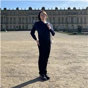 Professionnel scientifique américain proposant des cours d'anglais à tous les niveaux