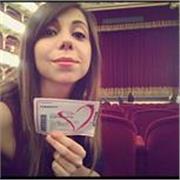 Laureata al conservatorio impartisce lezioni private di pianoforte e solfeggio a domicilio