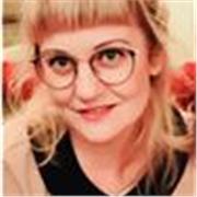 Dozentin für DaF, DaZ, deutsche Aussprache sowie Stimmbildung und Präsentation. 