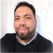 Profesor de Ciencias Sociales que imparte clases a estudiantes de nivel medio y superior