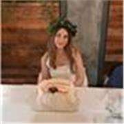 Neolaureata impartisce lezioni di lingua inglese per i frequentanti di medie e liceo