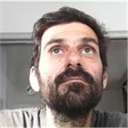 Prof à distance uniquement titulaire d'un master en économie internationale