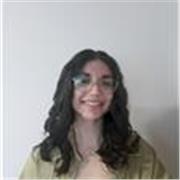 Soy una persona a la cual le encanta tener relaciones sociales y estudio el grado universitario de Lengua y literatura españolas.