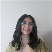 Soy una persona a la cual le encanta tener relaciones sociales y estudio el grado universitario de Lengua y literatura españolas.