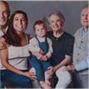 Licenciada con master internacional y profesora de secundaria con 2 años de experiencia.