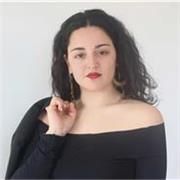 Laureata in Fashion Design, impartisco lezioni di modellistica. In particolare la costruzione di corpetti, gonne e pantaloni DONNA