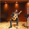 Diplomato al conservatorio  t.schipa  -lecce e master di ii livello al cons.  a.boito - parma offro lezioni di chitarra classica