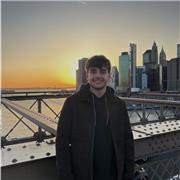 Profesor de apoyo escolar especializado en Inglés y Euskera. Nivel B2 en ambos casos. Experiencia en extranjero con inglés