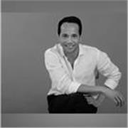 Coherente, sencillo, comprometido y honesto. Voy a dar clases  a niñ@s.