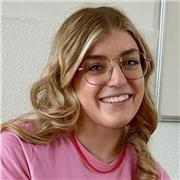 Laureata in traduzione con diploma linguistico (inglese, tedesco e spagnolo), offro aiuto compiti per le materie linguistiche