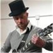 Marco studente di chitarra elettrica rock pop presso l'universitá trinity college London con gia certificazioni d'esami a pieni voti di livello intermedio e con esperienza pluriennale diplomando in musicoterapia impartisce lezioni di chitarra elettrica e 