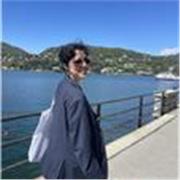 Diploma di liceo linguistico (letteratura e grammatica di francese/inglese/spagnolo/italiano), buone anche competenze in filosofia