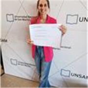 Profesora de ingles que brinda clases a niños desde preescolar en adelante