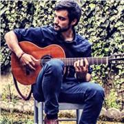Guitariste professionnel diplômé du conservatoire enseignant la guitare tous niveaux à Poitiers . Pédagogie ouverte et adaptative.