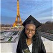 Professeure d’anglais diplômée, spécialisée avec enfants et adultes, propose des cours sur Lyon et en ligne.