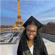 Professeure d’anglais diplômée, spécialisée avec enfants et adultes, propose des cours sur Lyon et en ligne.