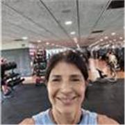 Profesora certificada y con más de 10 años de experiencia en entrenamiento fitness y funcional, para todas las edades