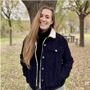 Lo primero: Me apasiona dar clases. Por eso soy flexible con los cursos y niveles a los que deba enseñar. Si bien, es cierto que suelo ser profesora de estudiantes de secundaria y bachiller