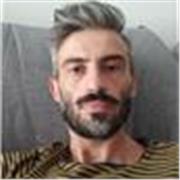 Siete alla ricerca di un professore coinvolgente, appassionato e pronto a rendere le vostre esperienze di apprendimento indimenticabili? Beh, sono qui per voi!