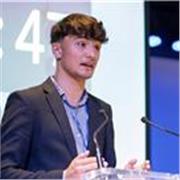 Estudiante de segundo año de bachillerato internacional bilingüe especializado en física. Ofrezco clases a alumnos de ESO.