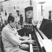 Professeur de piano classique diplômé de l'Ecole Normale de Musique de Paris.