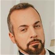 Maestro di pianoforte diplomato e concertista per lezioni a bambini e adulti