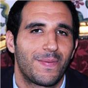 Profesor de frances imparte clases a personas de todas las edades