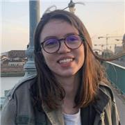 Je m'appelle Agathe, j'ai 21 ans. J'étudie à Sciences Po Toulouse et je peux répondre à vos demandes concernant un soutien pour les devoirs en général. A bientôt!