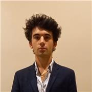 Profesor bilingüe imparte clases de francés a alumnos de todas las edades