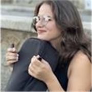 Profesora titulada de violoncello ,graduada del Conservatorio Amadeo Roldán de La Habana ,imparte clases de dicho instrumento