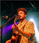 Studente e musicista offre lezioni di chitarra acustica
