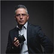 Profesor de Fotografía con experiencia en fotografía comercial y fotografía documental y de autor