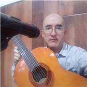 Profesor en formación musical para niños de preescolar y primaria