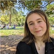 Profesora de Bachillerato, nativa en inglés, apto para todas las edades y niveles, que enseña materias comunes y artísticas