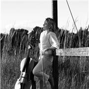 Soy una persona proactiva que toma la iniciativa y busca continuamente mejorar procesos y resultados.Me apasiona tratar con niños