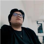 A estudiantes en edad pre-universitaria como también a personas adultas