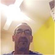 Ingles y español para personas que quieran hacerse entender ya que lo que te enseñan en la escuela realmente no vale para nada.
