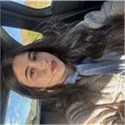 Soy una persona paciente y creativa, doy clases a niños y personas con dificultades para motivarlos y hacer el inglés accesible.  