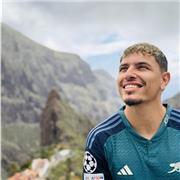 Graduado en Educación Primaria de la mención de Educación física. Formado para impartir cualquier asignatura de la primaria