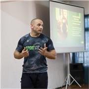Professionista appassionato di sport e benessere: pronto a fare la differenza.