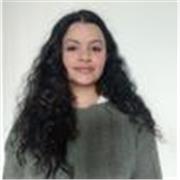 ¡Hola! Soy Alejandra, diseñadora gráfica con estudios en Bellas Artes y más de 5 años de experiencia profesional creando contenido