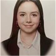 Profesora de inglés, certificado de Oxford B1, estudios de bachillerato finalizados en junio 